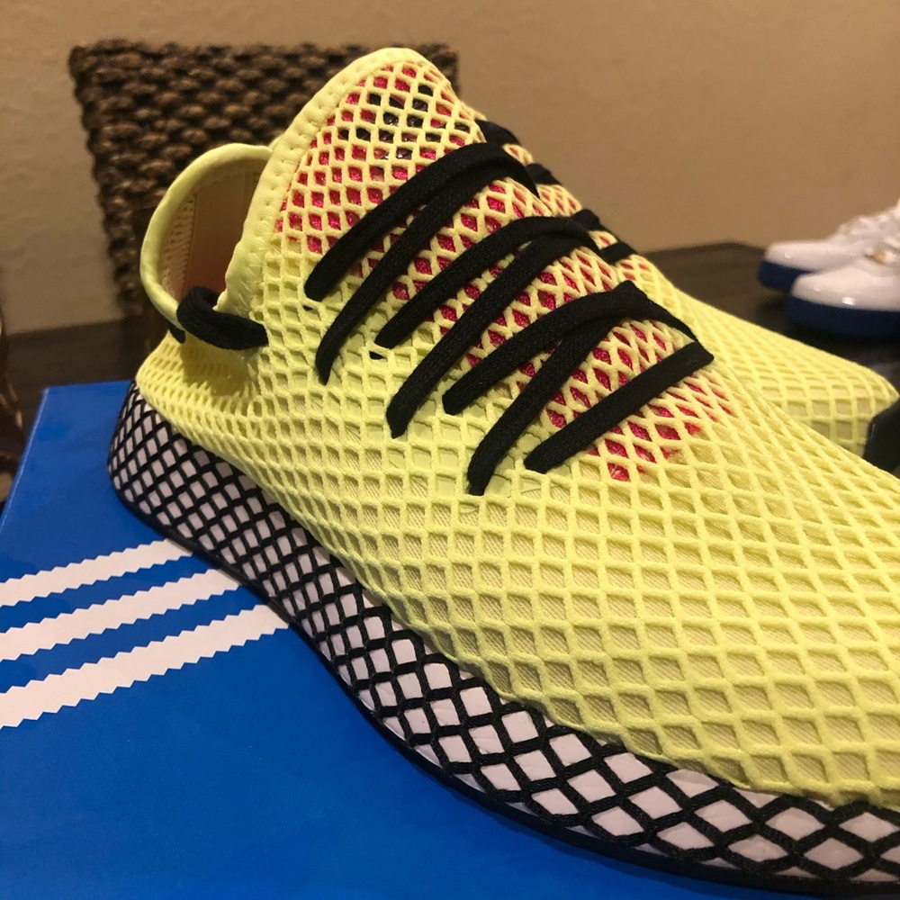 Size 10 Adidas Deerupt Hi-Res Yellow DS w box